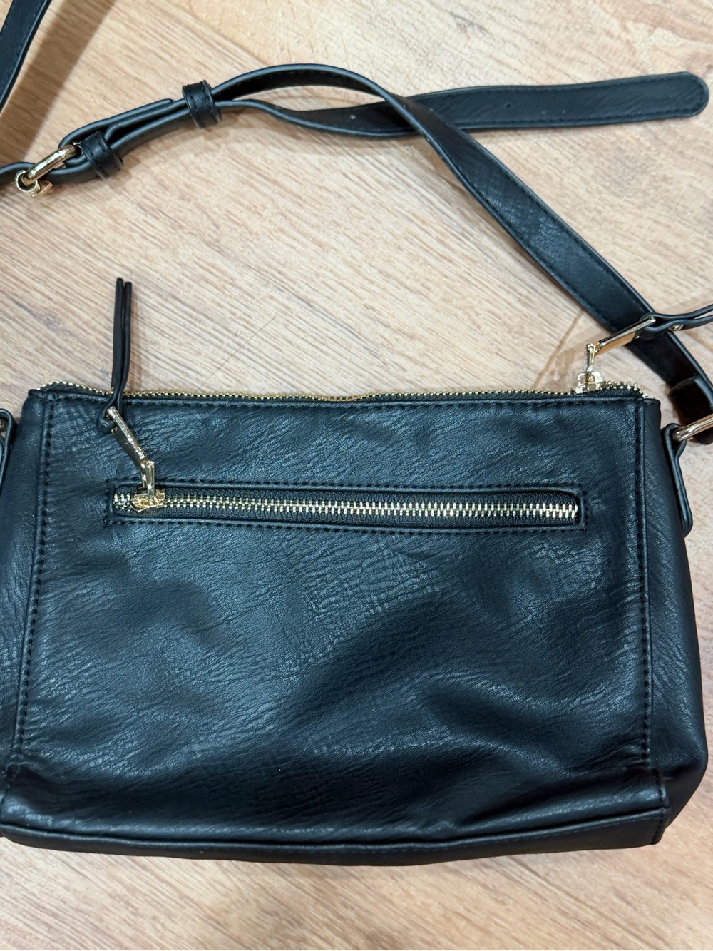 Black Crossbody Bag Gold Hardware Adjustable Strap Everyday Purse - Picture 2 of 3